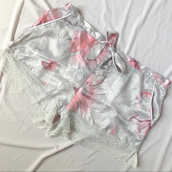 2 piece Silky Floral Lounge Set - Picture 2 of 8